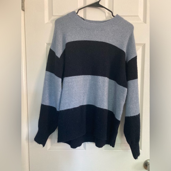 EUC H&M Crewneck Sweater - Picture 1 of 4